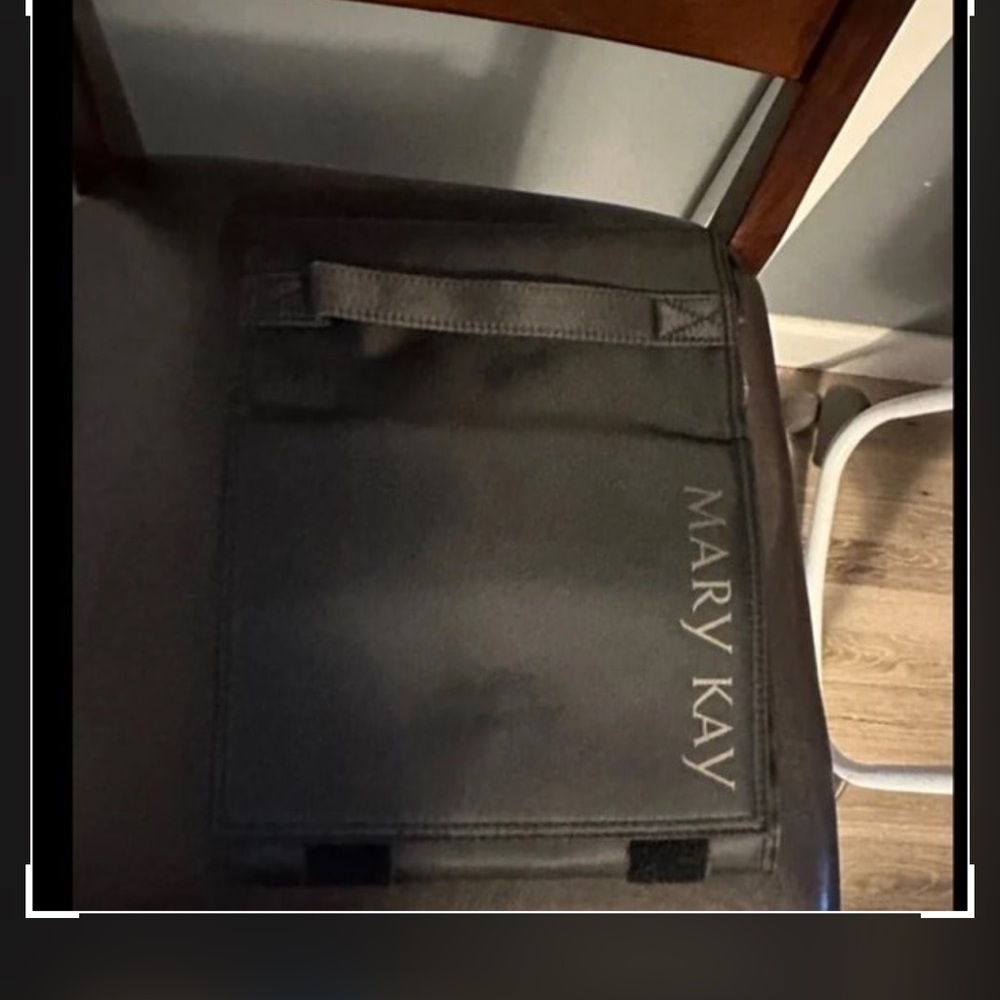 Mary Kay Black Toiletry Bag Sleek Professional Design